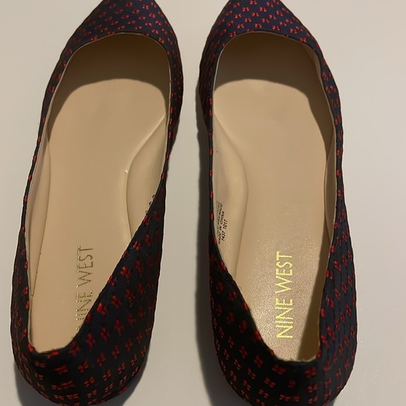 Nine West 7 1/2M Navy and Red Speakup Ballet Flat Shoes - Picture 4 of 5